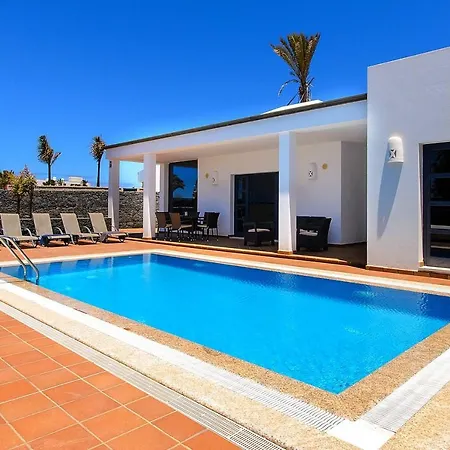 Villas Deluxe Piscina Privada Climatizada-sauna-jacuzzi * Playa Blanca